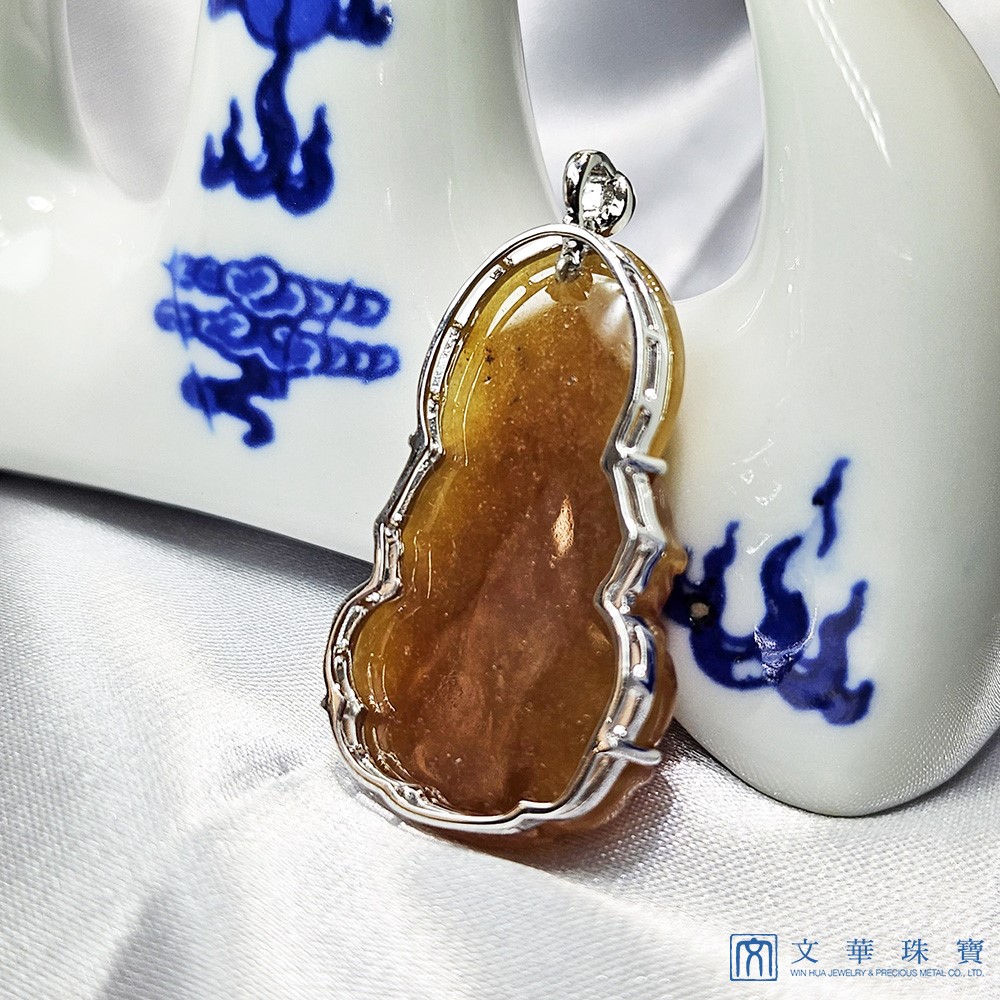 冰種紅翡翠觀音玉墜 附中國寶石鑑定證書