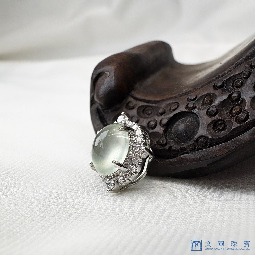翡翠玻璃種蛋面星芒鑽墜