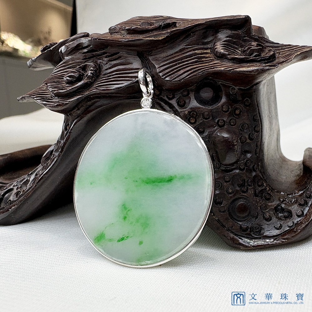 白底青圓形無事牌玉墜