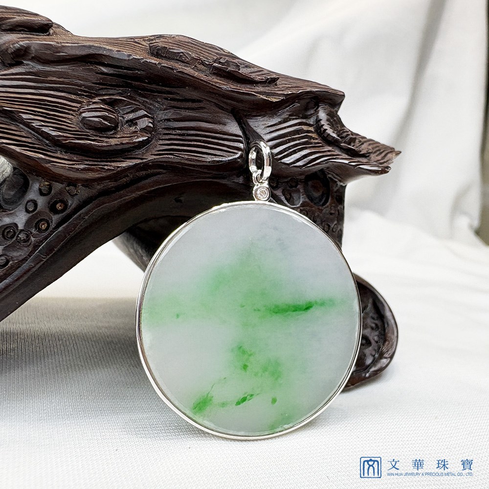 白底青圓形無事牌玉墜